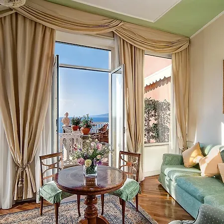 Grand Excelsior Vittoria Otel