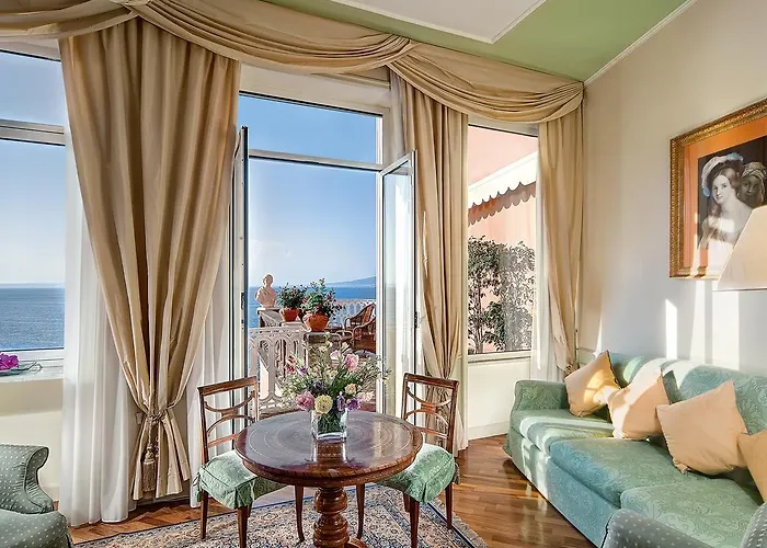 Grand Excelsior Vittoria Hotel