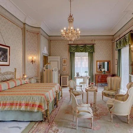 Grand Excelsior Vittoria Hotel 5*