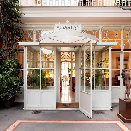 Grand Excelsior Vittoria Hotel