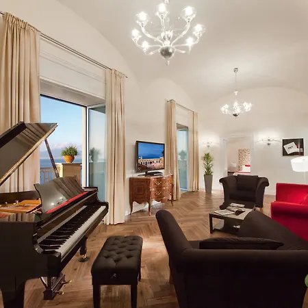 Hotel Grand Excelsior Vittoria 5*