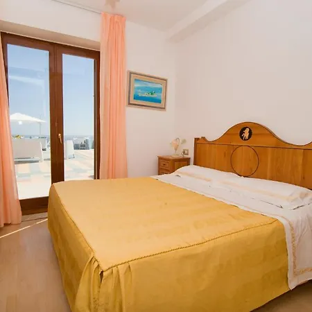 Grand Excelsior Vittoria Hotel 5*