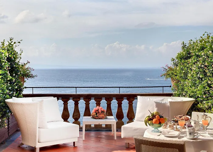 Grand Excelsior Vittoria Hotel 5*