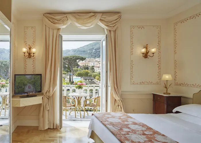 Grand Excelsior Vittoria Hotel 5*