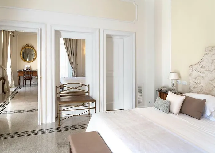Grand Excelsior Vittoria Отель 5*