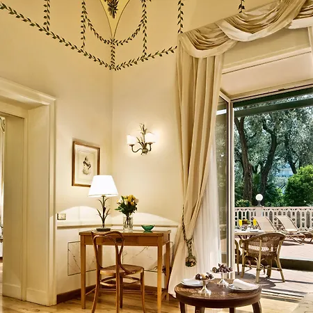 Grand Excelsior Vittoria מלון