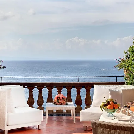 Grand Excelsior Vittoria מלון 5*