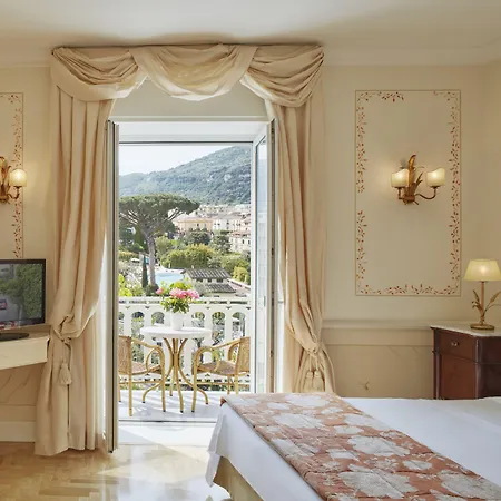 Grand Excelsior Vittoria מלון 5*