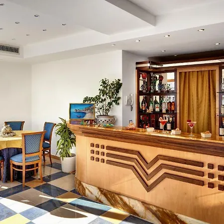 מלון Grand Excelsior Vittoria